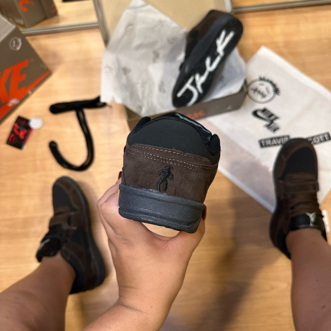 Bota Jordan Travis Scott Jack Marrom Preta Masculino