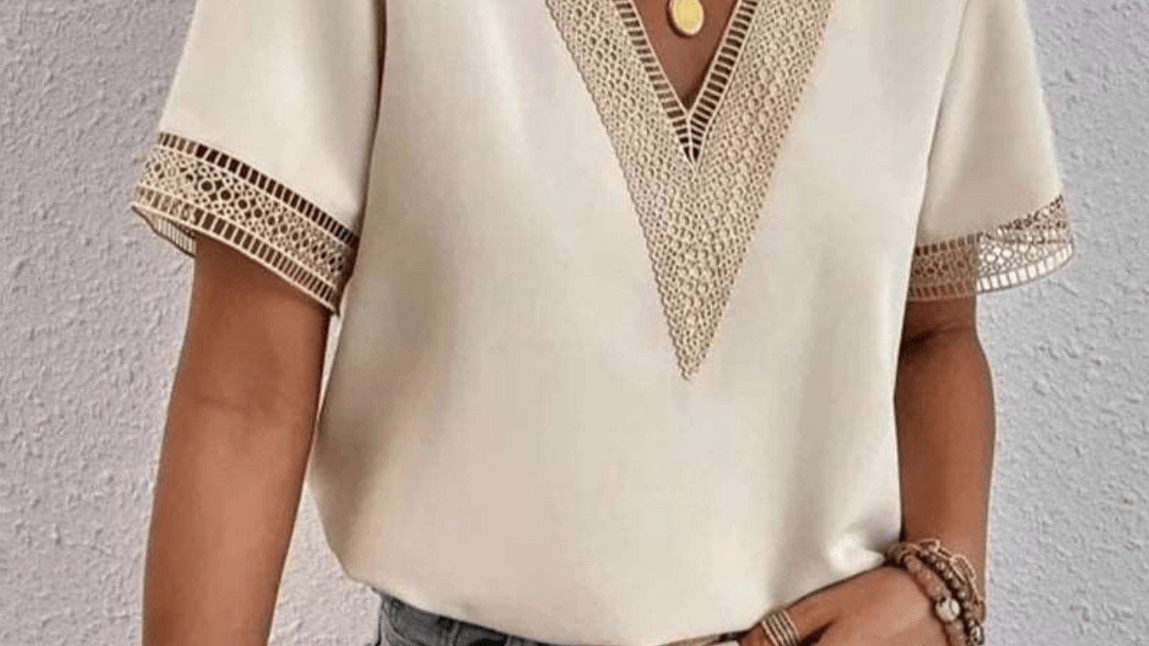 Blusa Feminina Elegante com Manga Curta e Detalhes em Renda: Sofisticação e Conforto para o Verão