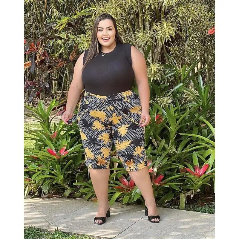 Calça Feminina Capri Plus Size Ciclista com Laço e Bolsos - Estilo e Conforto