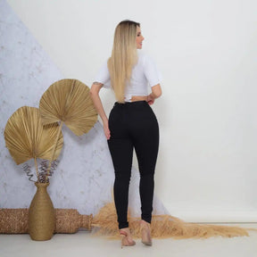 Calça Jeans Feminina Preta com Quatro Botões e Cintura Alta