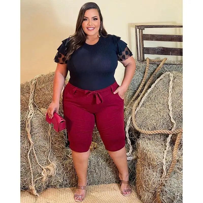 Calça Feminina Capri Plus Size Ciclista com Laço e Bolsos - Estilo e Conforto