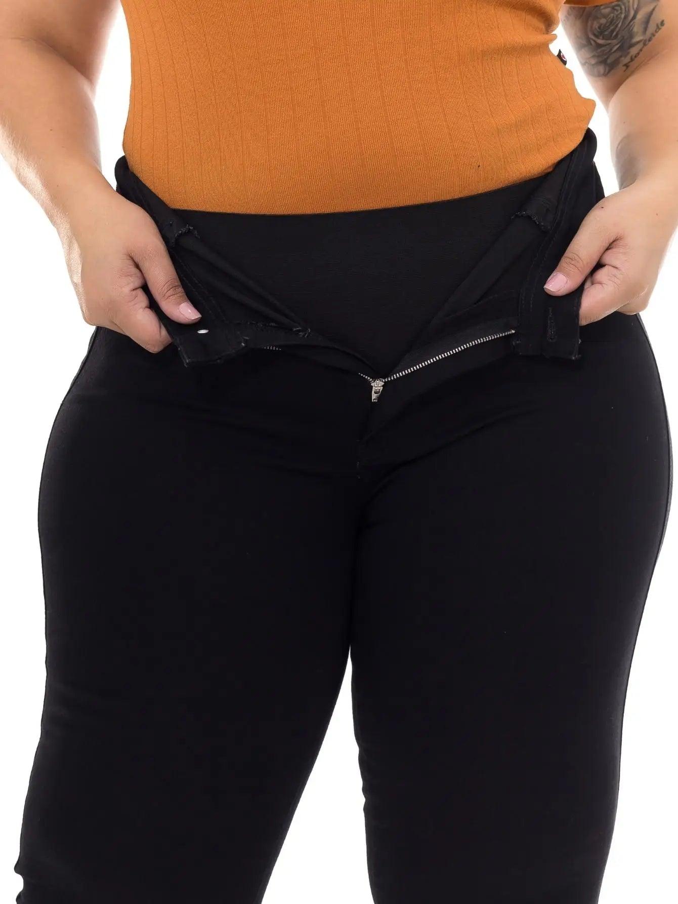 Calça Skinny Plus Size Preta com Cinta Modeladora