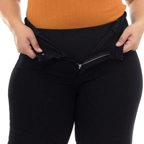 Calça Skinny Plus Size Preta com Cinta Modeladora