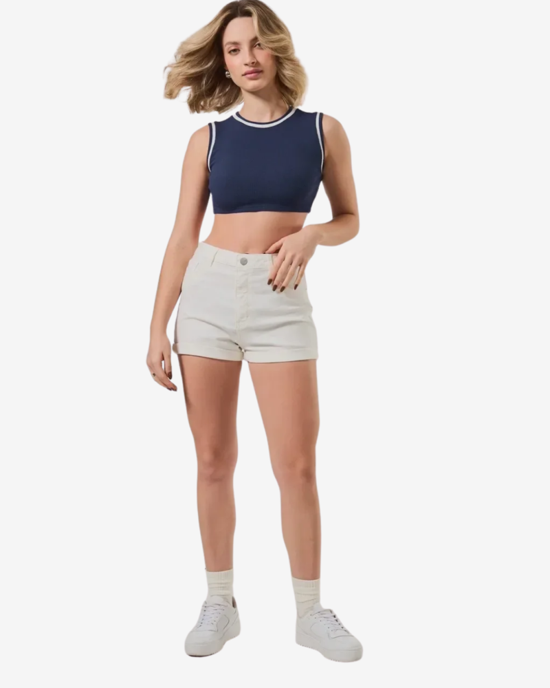 Short Feminino em Sarja com Barra Dobrada